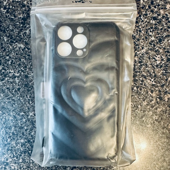 Black Heart Pattern Phone Case for iPhone 14 Pro Max - Picture 3 of 4